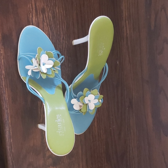 Shoes - Picture 3 of 4